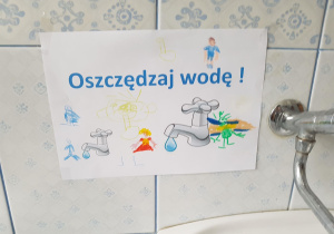 Ulotka wykonana przez dzieci umieszczona w łazience.